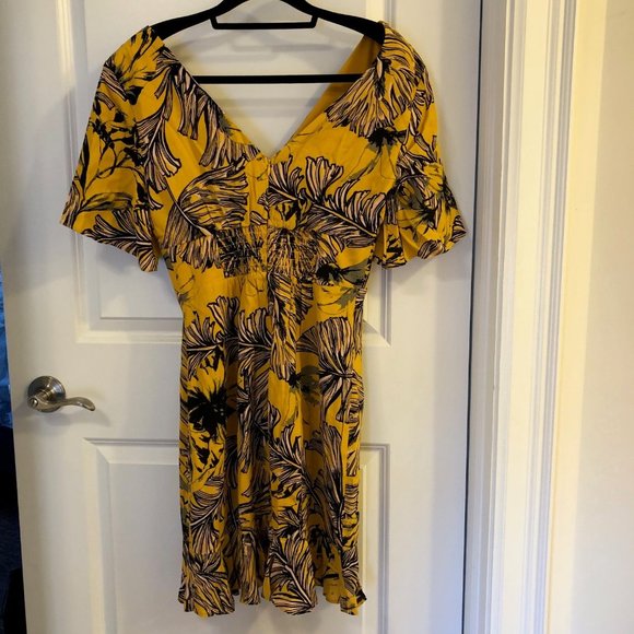 Guess Summer/Resort Dress (Medium) - Picture 2 of 3